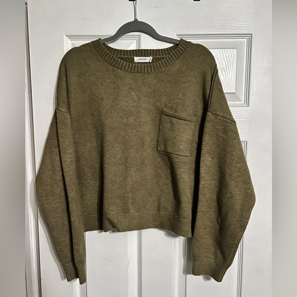 Mod Ref boutique Olive cropped sweater - Like New!